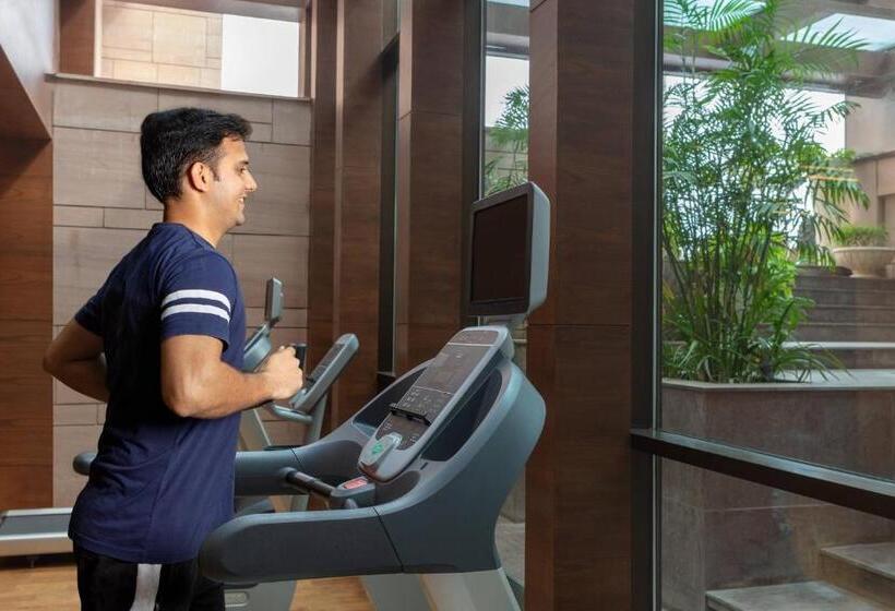 فندق Courtyard By Marriott Raipur