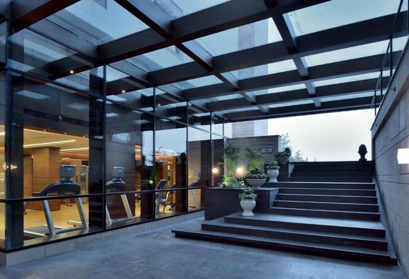 فندق Courtyard By Marriott Raipur