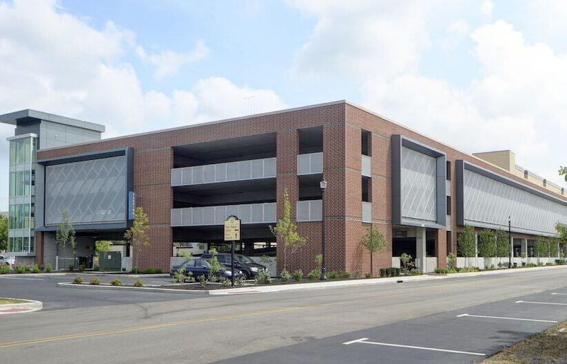 בית מלון כפרי Courtyard By Marriott Muncie At Horizon Convention Center