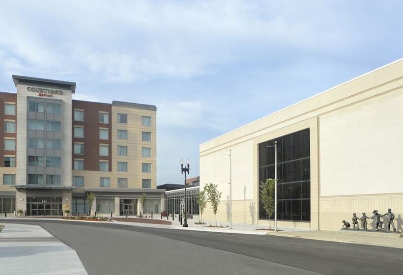 בית מלון כפרי Courtyard By Marriott Muncie At Horizon Convention Center