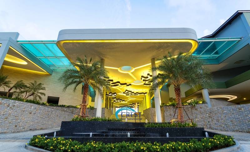 هتل Crest Resort & Pool Villas   Sha Extra Plus