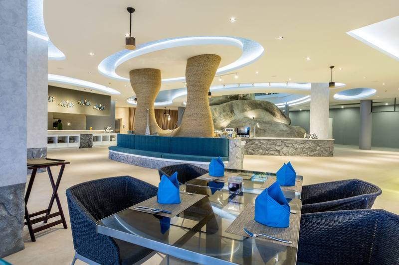 Отель Crest Resort & Pool Villas Sha Extra Plus