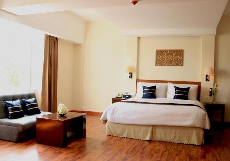 هتل Eastern Palace