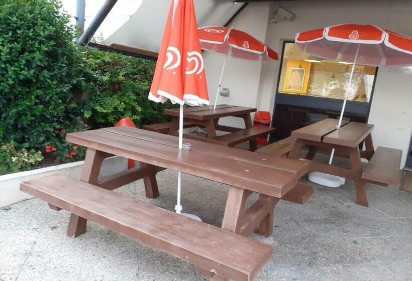 Отель F1 Saintes