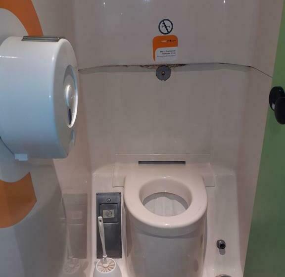 Отель F1 Saintes