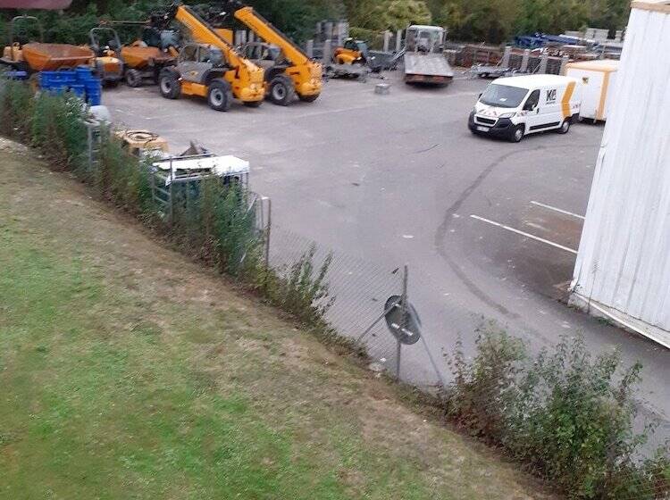 Отель F1 Saintes