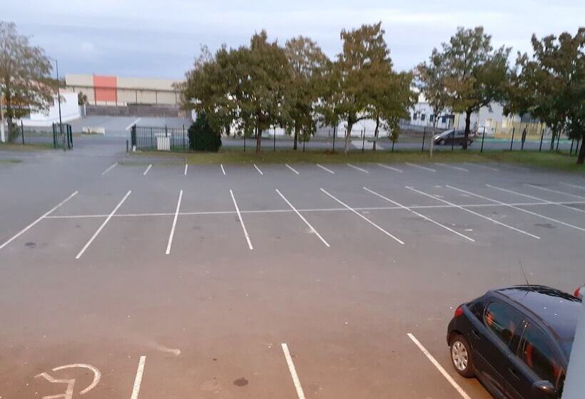 Отель F1 Saintes