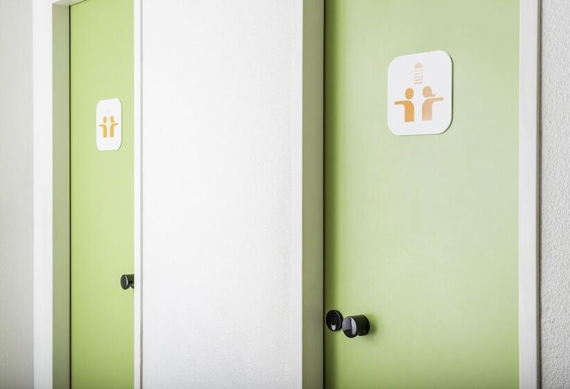 Отель F1 Saintes