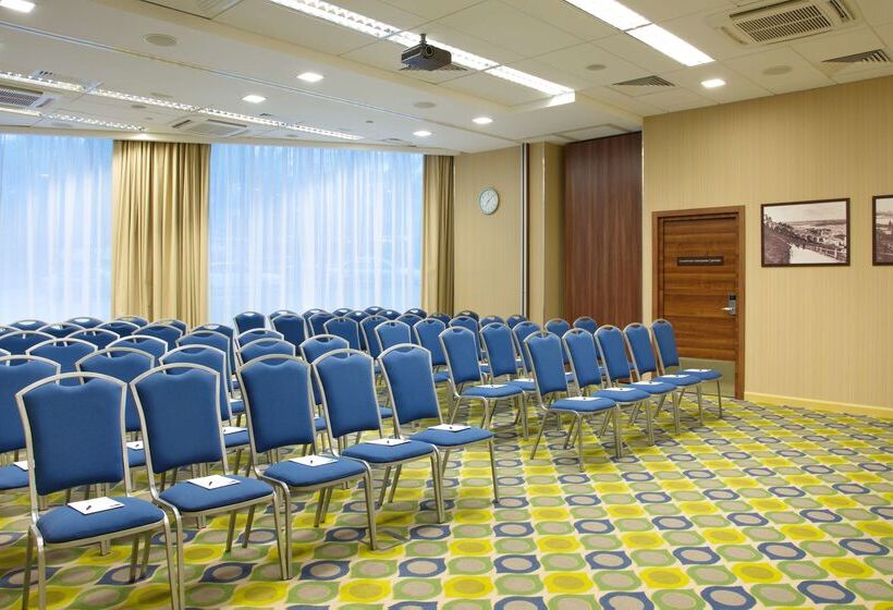 Отель Hampton By Hilton Nizhny Novgorod