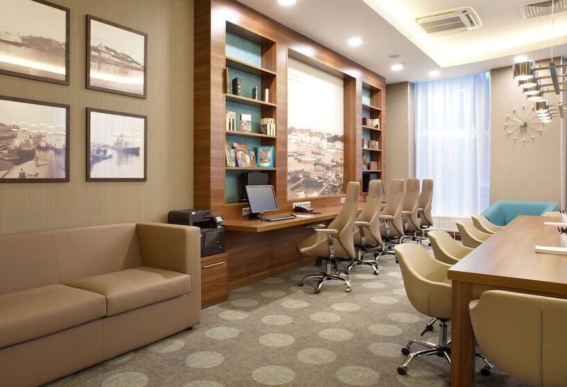 Отель Hampton By Hilton Nizhny Novgorod
