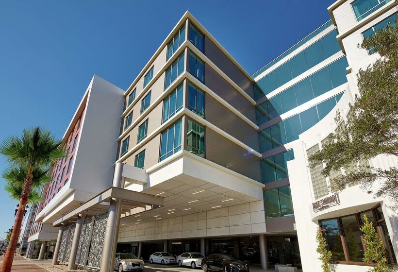 Отель Hilton Garden Inn San Diego Downtown/bayside