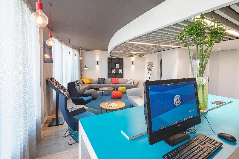 Отель Holiday Inn Express Paris Velizy, An Ihg