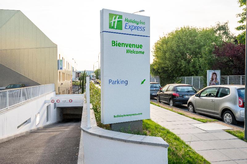 Отель Holiday Inn Express Paris Velizy, An Ihg