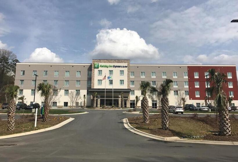 فندق Holiday Inn Express & Suites   Charlotte Airport, An Ihg