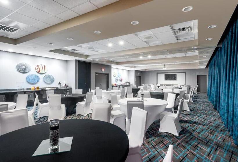 فندق Holiday Inn Express & Suites   Charlotte Airport, An Ihg