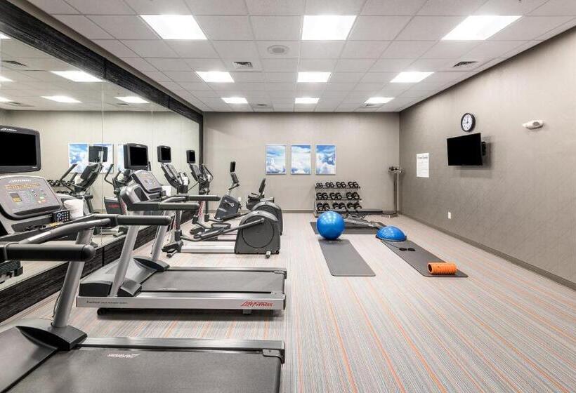 فندق Holiday Inn Express & Suites   Charlotte Airport, An Ihg