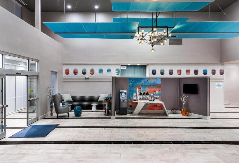 فندق Holiday Inn Express & Suites   Charlotte Airport, An Ihg