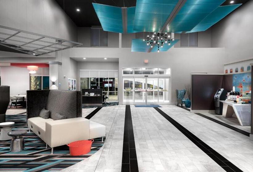 فندق Holiday Inn Express & Suites   Charlotte Airport, An Ihg