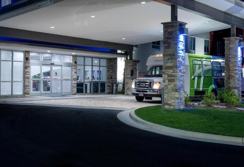 فندق Holiday Inn Express & Suites   Charlotte Airport, An Ihg