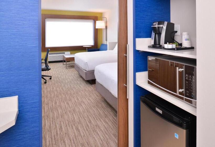 בית מלון כפרי Holiday Inn Express & Suites Madison, An Ihg