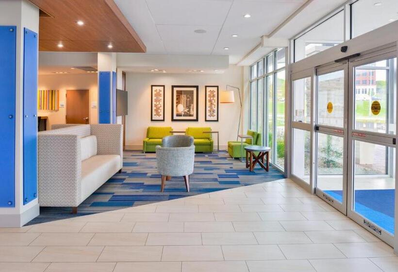 هتل Holiday Inn Express & Suites Madison, An Ihg