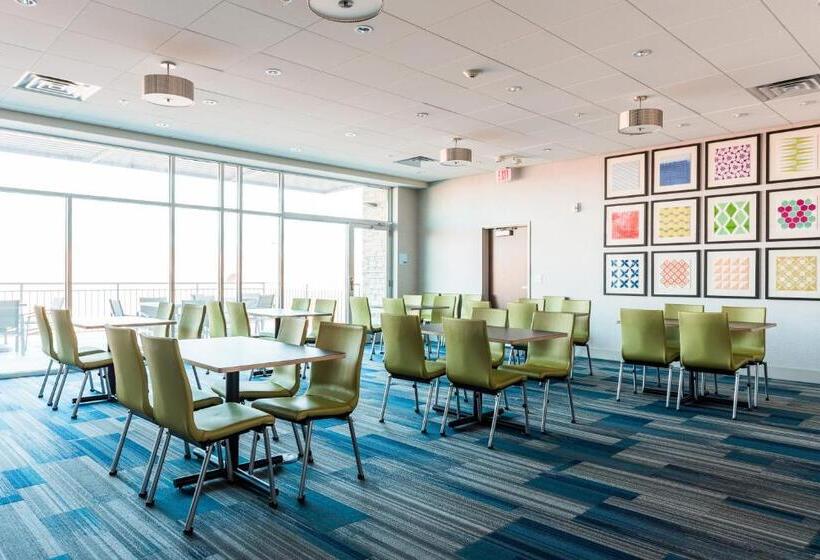 בית מלון כפרי Holiday Inn Express & Suites Madison, An Ihg