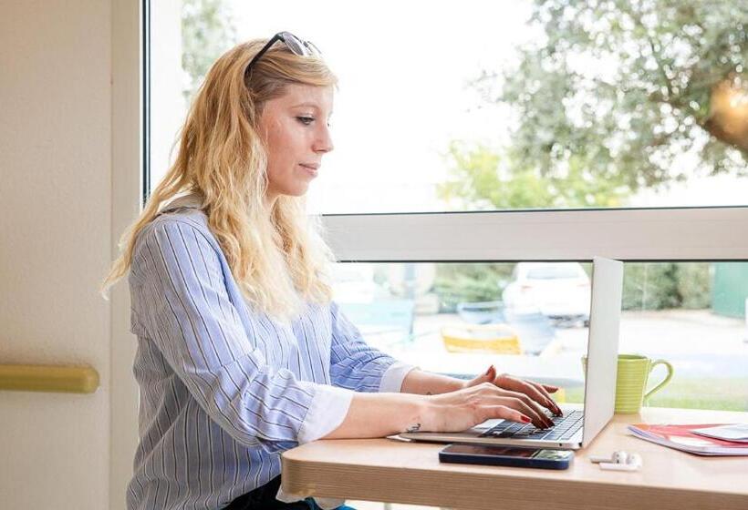 ホテル Ibis Budget Carcassonne Aéroport   A61