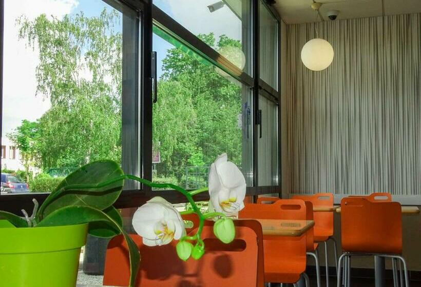 Отель Ibis Budget Tours Nord