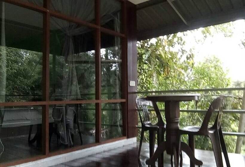 בית מלון כפרי J Residence