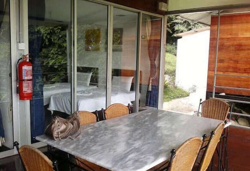 בית מלון כפרי J Residence