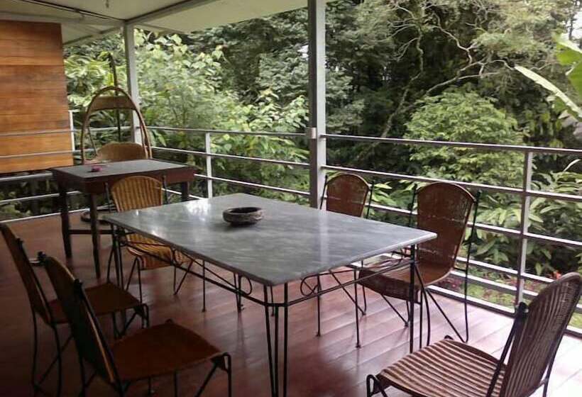 בית מלון כפרי J Residence