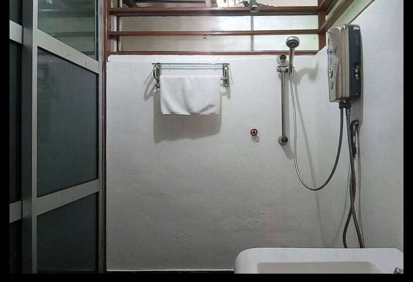 בית מלון כפרי J Residence