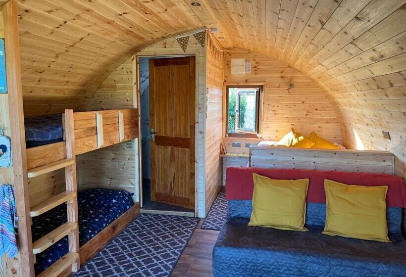 בית מלון כפרי Manor Farm Stay