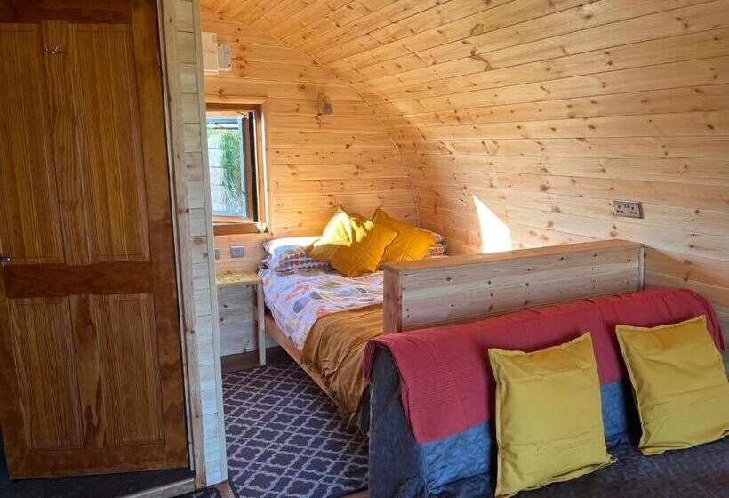 בית מלון כפרי Manor Farm Stay