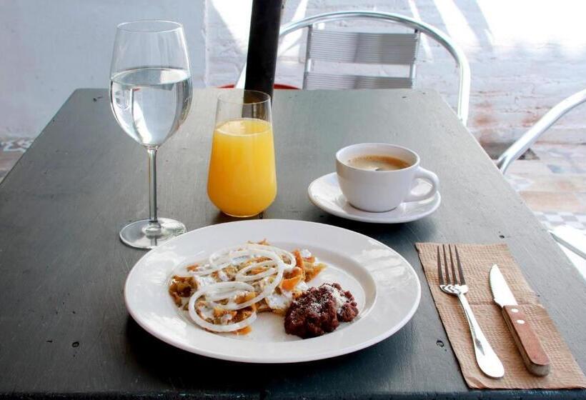 Отель Maria Otilia Falla