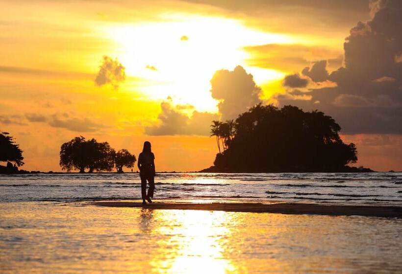 هتل Naiyang Discovery Beach Resort Sha