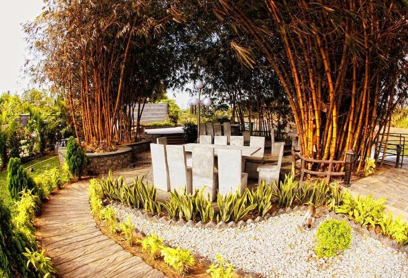 فندق Opulent River Face