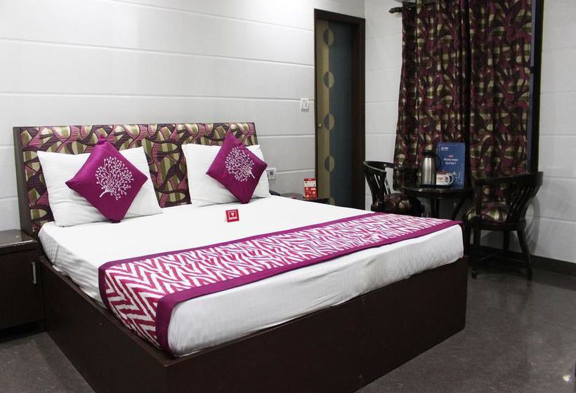 Отель Oyorooms Hazratnizamuddin Railwaystation