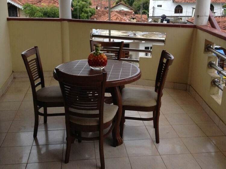 בית מלון כפרי Red Rose