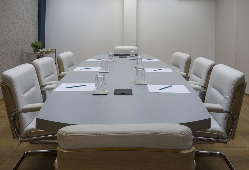 Отель Sleep Inn Praia Do Canto