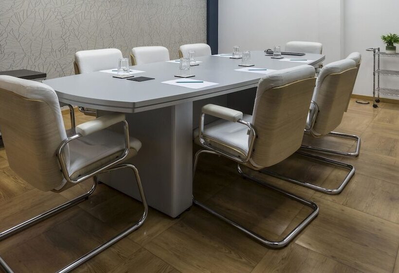 Отель Sleep Inn Praia Do Canto