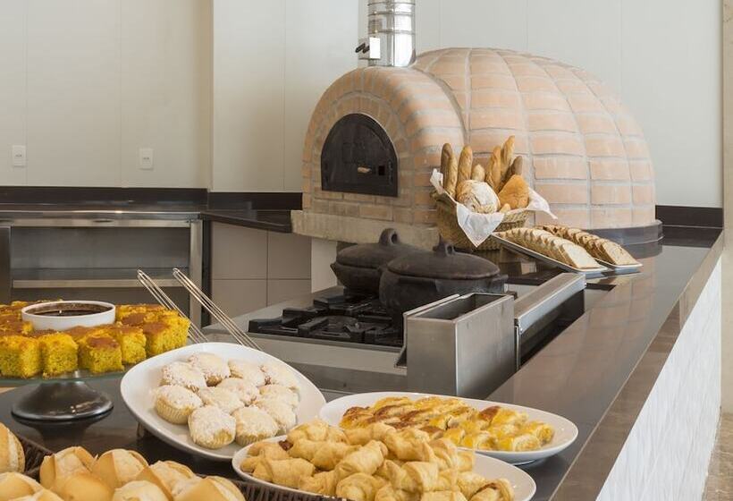 Отель Sleep Inn Praia Do Canto