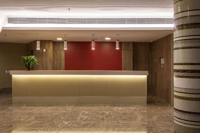 Отель Sleep Inn Praia Do Canto