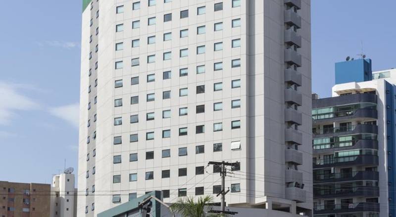 Отель Sleep Inn Praia Do Canto