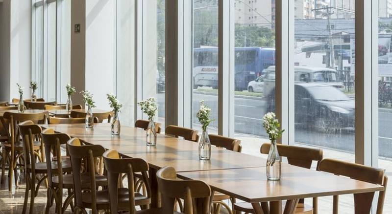 Отель Sleep Inn Praia Do Canto