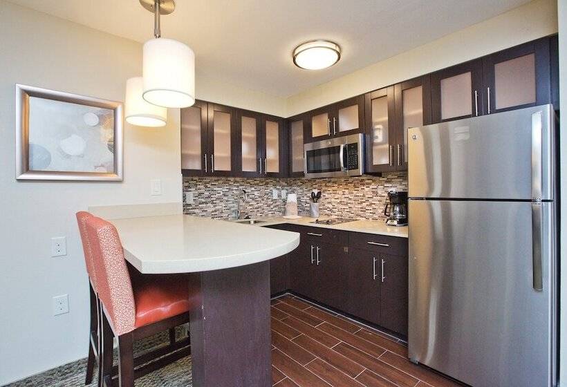 Отель Staybridge Suites Austin South Interstate Hwy 35, An Ihg