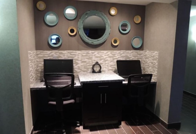 فندق Stoughton Western Star Inn & Suites