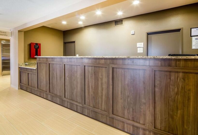 Отель Suburban Studios Midland I20