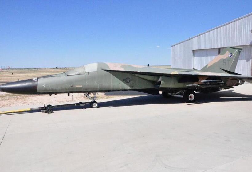 Отель Suburban Studios Midland I20