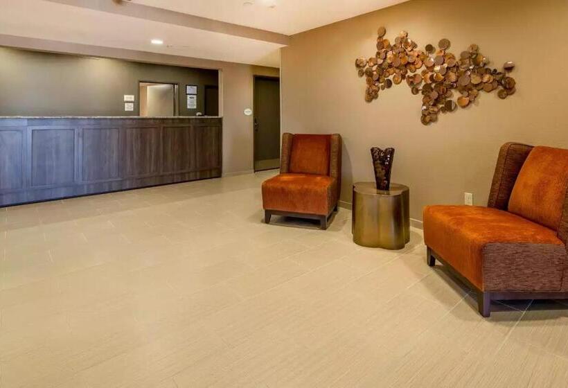 Отель Suburban Studios Midland I20